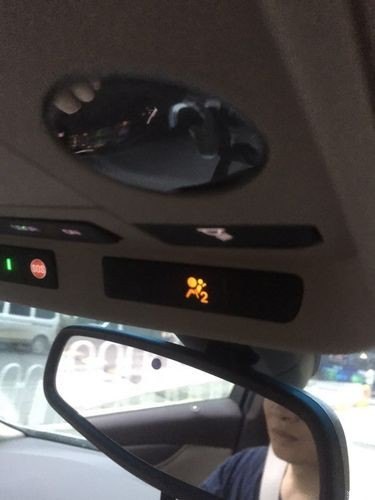 凯迪拉克b001a-0d安全气囊故障？