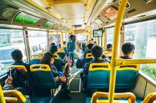 公交车没有人为何还是要发车呀？