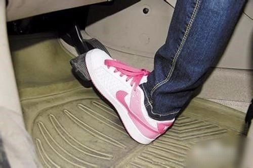 手动档汽车怎样开更省油？