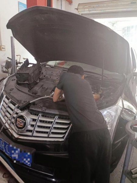 凯迪拉克SRX怎么换变速箱油？