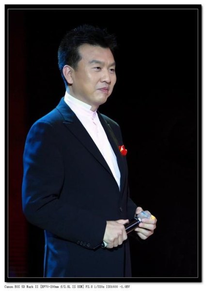 央视主持人张泽群