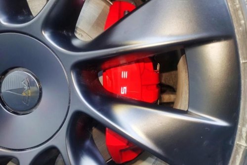 model Y可以换红色卡钳吗? model Y可以换红色卡钳吗?