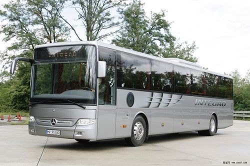 奔驰大客车是哪一年的