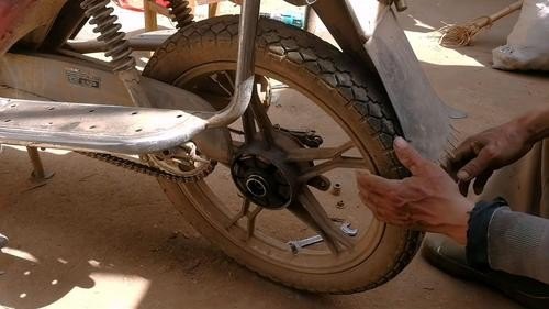 摩托车轮胎怎么拆补？