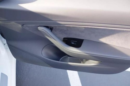 model3车内怎么开门? model3车内怎么开门?