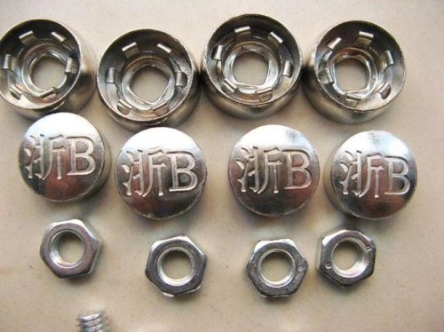 车牌防盗帽的字要摆正吗? 车牌防盗帽的字要摆正吗?