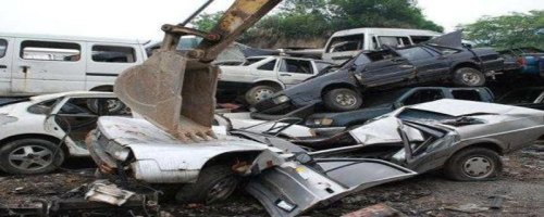 8年的车撞报废怎么赔偿？