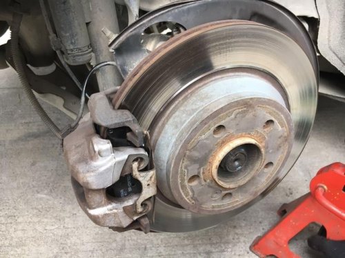 汽车刹车片更换步骤? 汽车刹车片更换步骤?