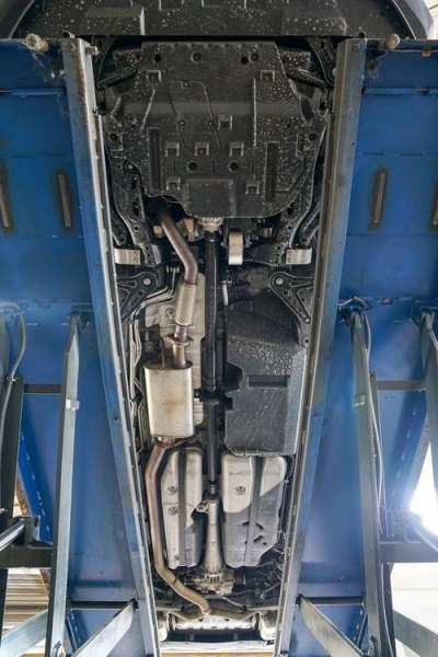 xt5蜂鸟版底盘有没有护板？