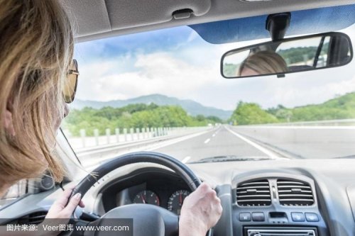 敢独自开车上高速的女人 敢独自开车上高速的女人