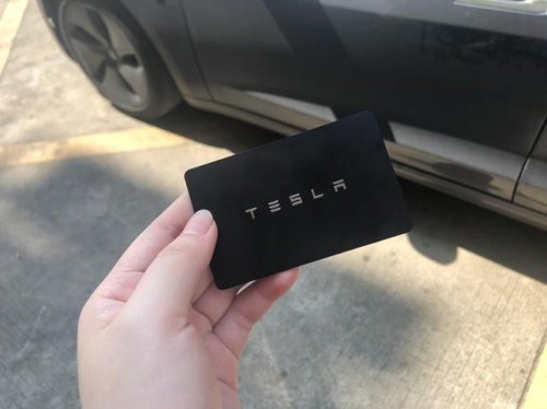 特斯拉卡片怎么解锁？