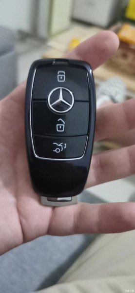 奔驰e300l钥匙换电池？