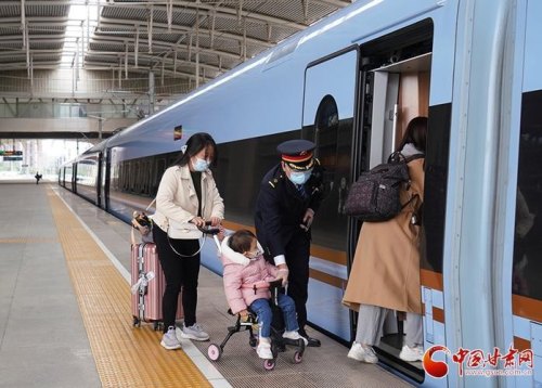 高铁怎么送老人小孩上车 高铁怎么送老人小孩上车