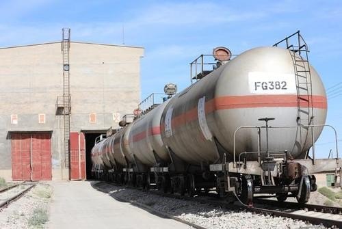 油罐火车是用什么组成？