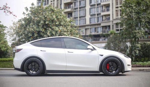 特斯拉高性能版modely能安装19寸轮毂吗？