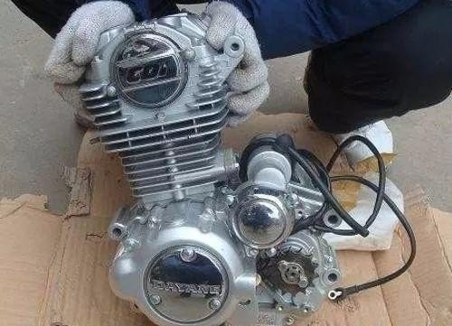 摩托车怎么分辨发动机是多少排量的？