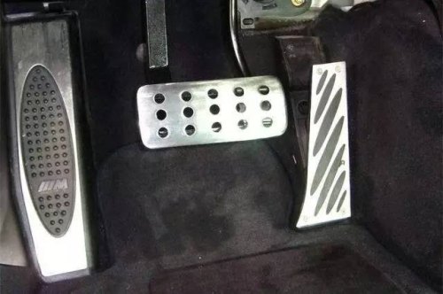 脚小怎么踩油门和刹车? 脚小怎么踩油门和刹车?