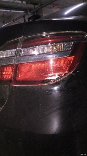 汽车尾灯破碎了，换一个大概需要多少钱？