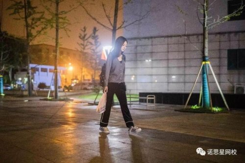 奋斗到深夜的忠实粉丝是什么