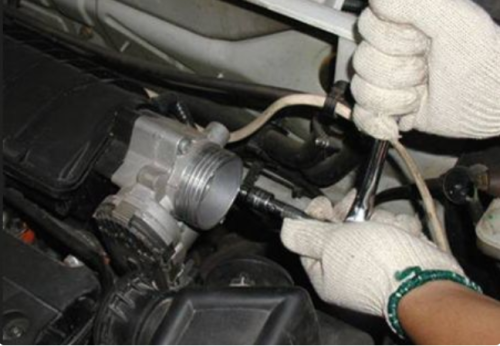 汽车怎么清积碳？