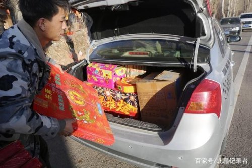 过年私家车上什么供？