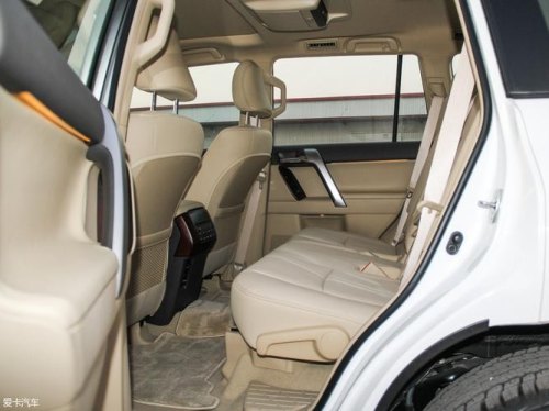 2024款普拉多空间表现？