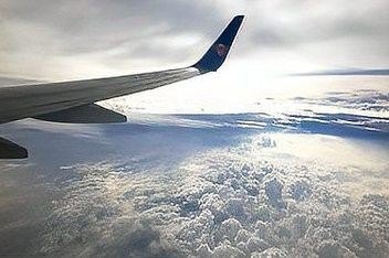 你们坐飞机有没有遇到强气流晃动特别大的时候? 你们坐飞机有没有遇到强气流晃动特别大的时候?