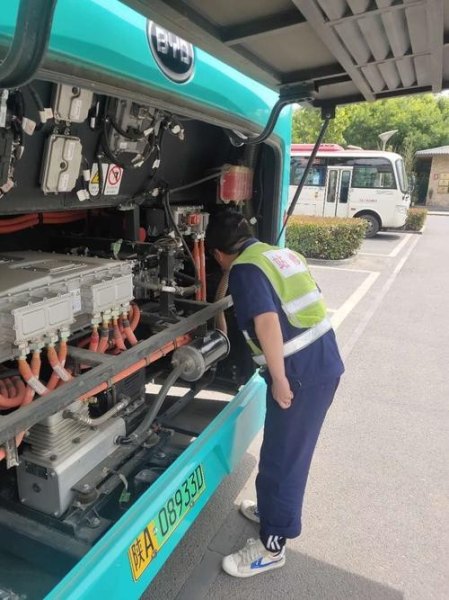 新能源公交车的电池一般能用多久？