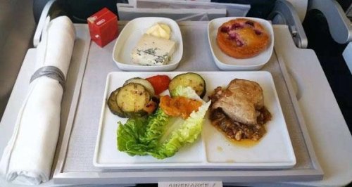 可以在飞机上做饭吗？