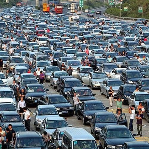 为何每到节假日高速免费，很多高速公路都会堵车？车流量太大吗？
