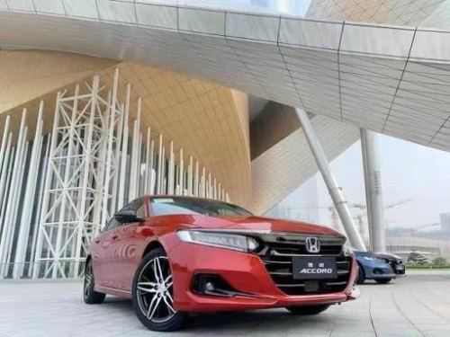 雅阁和思域哪个更适合女生？