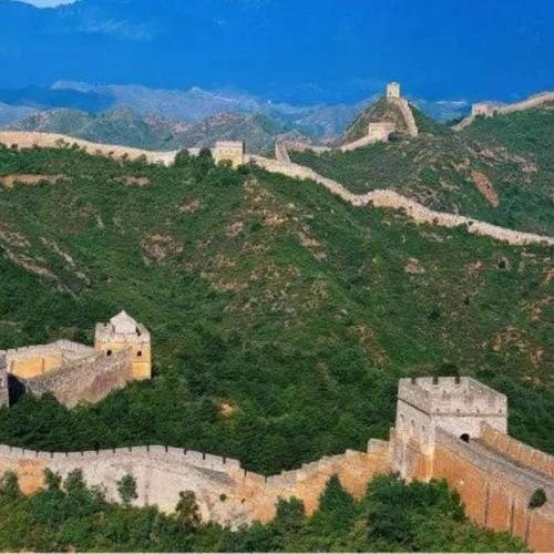 万里长城永不倒哪年？