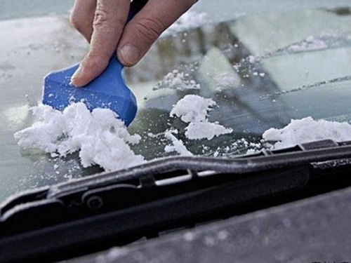 汽车玻璃怎么除冰？