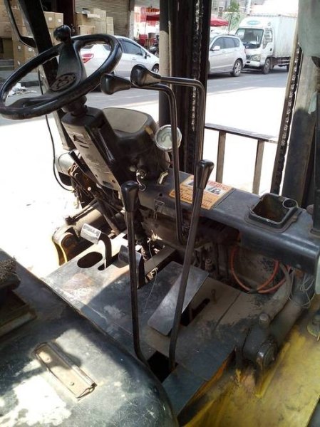 叉车减速要不要踩离合？