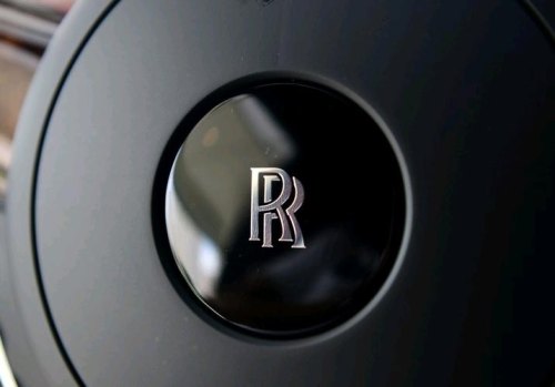 两个R重叠是什么车标？